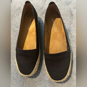 Aerosols black canvas slip in’s size 8.5